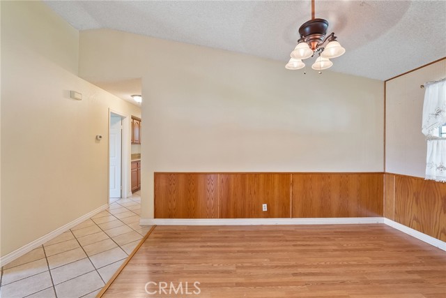 4740 Brookhill Ter, Jurupa Valley CA: https://media.crmls.org/medias/e5f946a8-dd29-4f4c-8975-d1bec0efbf75.jpg