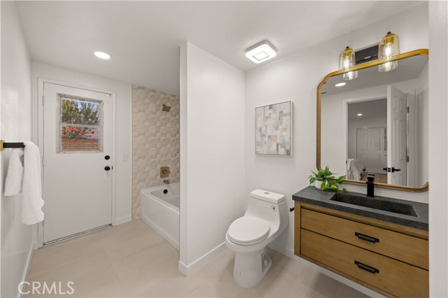 4700 Emerald Avenue, La Verne CA: https://media.crmls.org/medias/e5f971d5-bb0c-4c25-97d5-685db350dca2.jpg