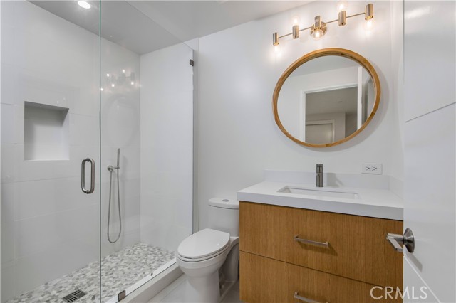 Detail Gallery Image 11 of 37 For 300 Manhattan Ave, Hermosa Beach,  CA 90254 - 5 Beds | 5/2 Baths