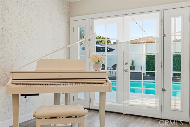 Detail Gallery Image 13 of 50 For 621 Roselli St, Burbank,  CA 91501 - 3 Beds | 3 Baths