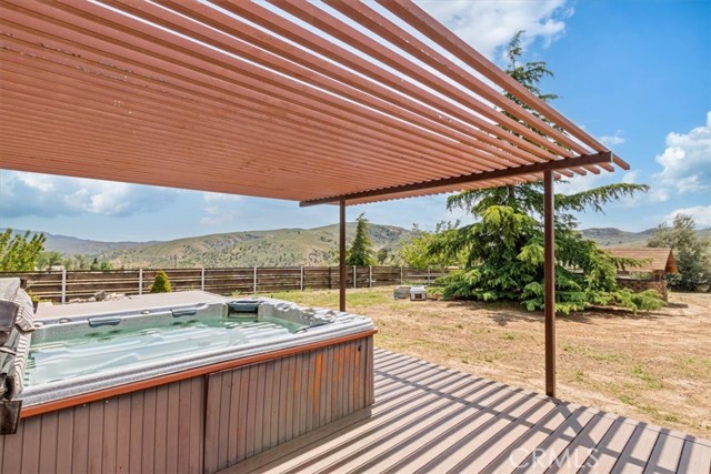 770 Roads End, Lebec CA: https://media.crmls.org/medias/e5fbbdce-ee24-49f5-a141-249be2c9dbfc.jpg