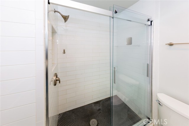 Detail Gallery Image 14 of 20 For 635 E Elmwood Ave #201,  Burbank,  CA 91501 - 3 Beds | 2 Baths