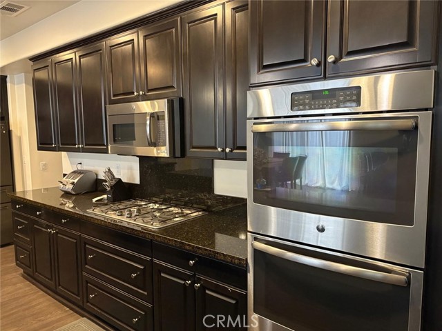 Detail Gallery Image 8 of 36 For 6111 Peregrine Dr, Jurupa Valley,  CA 91752 - 7 Beds | 4/1 Baths