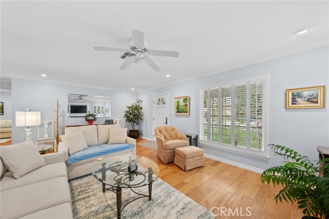 Detail Gallery Image 8 of 31 For 22907 Leonora, Woodland Hills,  CA 91367 - 2 Beds | 2 Baths