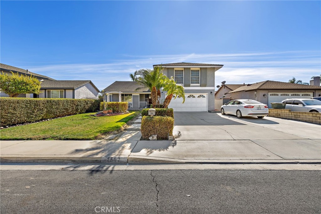 1562 E Bermuda Dunes Street