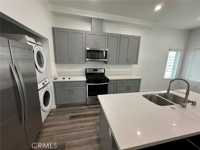 Image 3 of 8 For 25200 Frampton Avenue