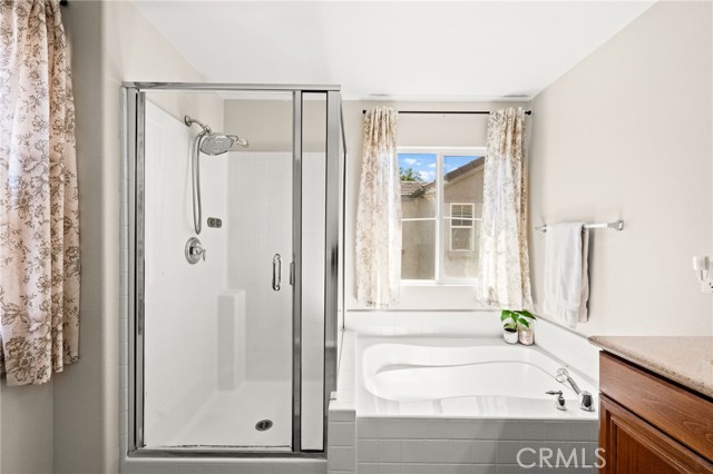 27620 Desert Gold Court, Murrieta CA: https://media.crmls.org/medias/e5fec922-16ce-4ddb-af7f-4a3ca9268b9c.jpg