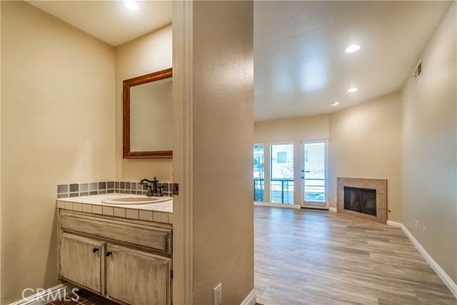 Detail Gallery Image 6 of 33 For 13236 Valleyheart #102,  Studio City,  CA 91604 - 2 Beds | 3 Baths