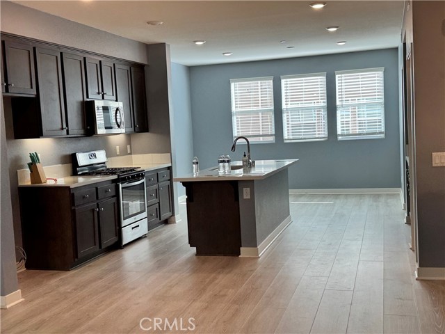 Detail Gallery Image 7 of 35 For 12745 Watt Ln #B,  Sylmar,  CA 91342 - 4 Beds | 3/1 Baths