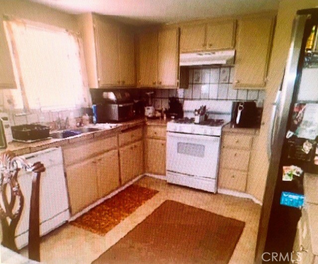 Detail Gallery Image 9 of 14 For 20631 Zuni Rd, Apple Valley,  CA 92307 - 3 Beds | 2 Baths