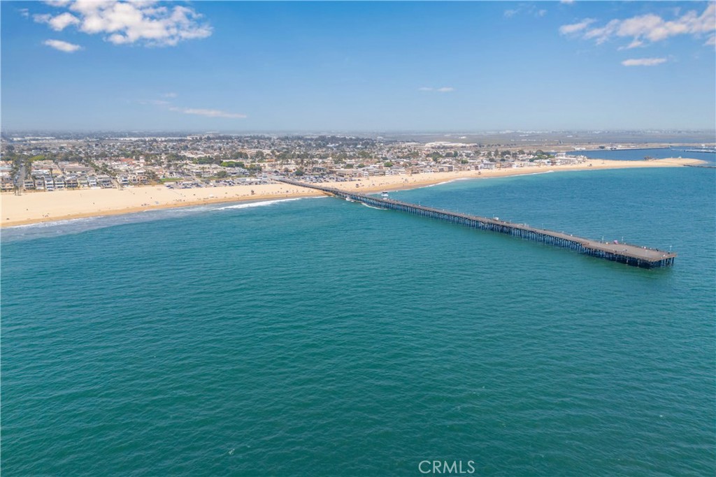 https://media.crmls.org/medias/e6007a74-0d06-4589-8289-32ce42b511cb.jpg?preset=X-Large