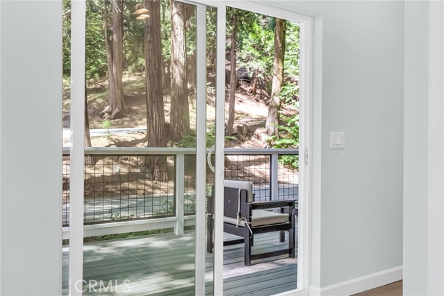 27500 HWY 189, Lake Arrowhead CA: https://media.crmls.org/medias/e601066e-6ce2-4f41-9f63-aaba71158d57.jpg