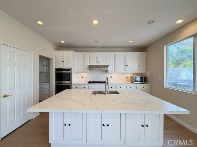 Detail Gallery Image 13 of 39 For 17450 Drake St, Yorba Linda,  CA 92886 - 5 Beds | 4 Baths