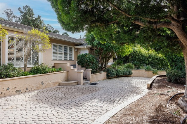 Detail Gallery Image 19 of 38 For 2072 Coldwater Canyon, Beverly Hills,  CA 90210 - 4 Beds | 4/1 Baths