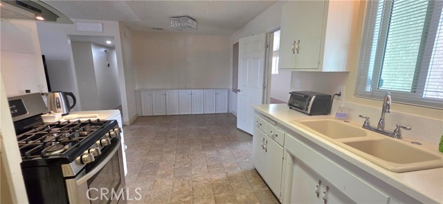 Detail Gallery Image 19 of 28 For 3133 Pat, Mojave,  CA 93501 - 4 Beds | 1/1 Baths