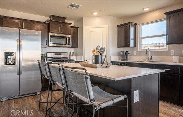 Detail Gallery Image 2 of 19 For 4735 Jema Way #9 B1,  Merced,  CA 95348 - 4 Beds | 2 Baths