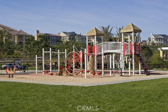 81 Mercantile Way, Ladera Ranch CA: https://media.crmls.org/medias/e6025f9d-2e84-4875-a6a3-28b1009c5e34.jpg