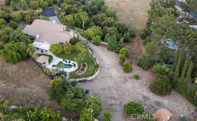 2565 Cliff Rd, Upland CA: https://media.crmls.org/medias/e602f3b1-59d9-496e-9051-c212982d3994.jpg