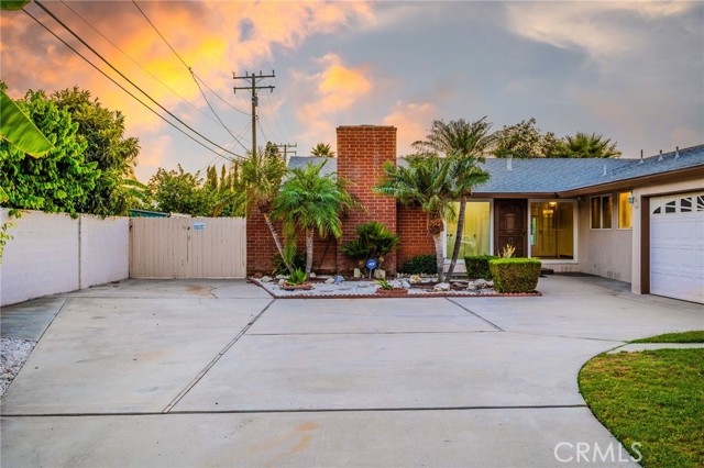 645 S Archer Street, Anaheim CA: https://media.crmls.org/medias/e602f8b8-5d0e-4253-acf6-f80b24782ebd.jpg