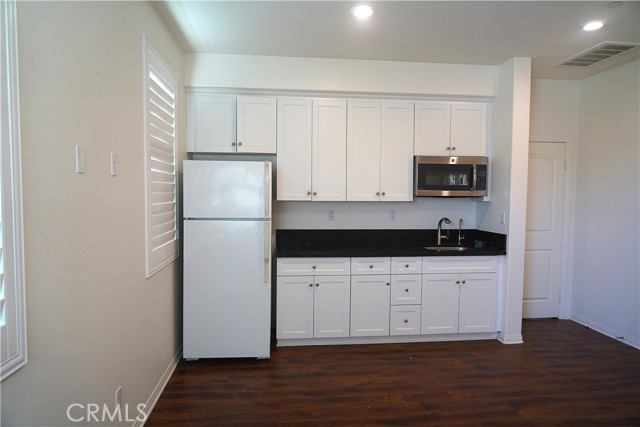Detail Gallery Image 5 of 10 For 16413 Rosa Linda, Fontana,  CA 92336 - 1 Beds | 1 Baths