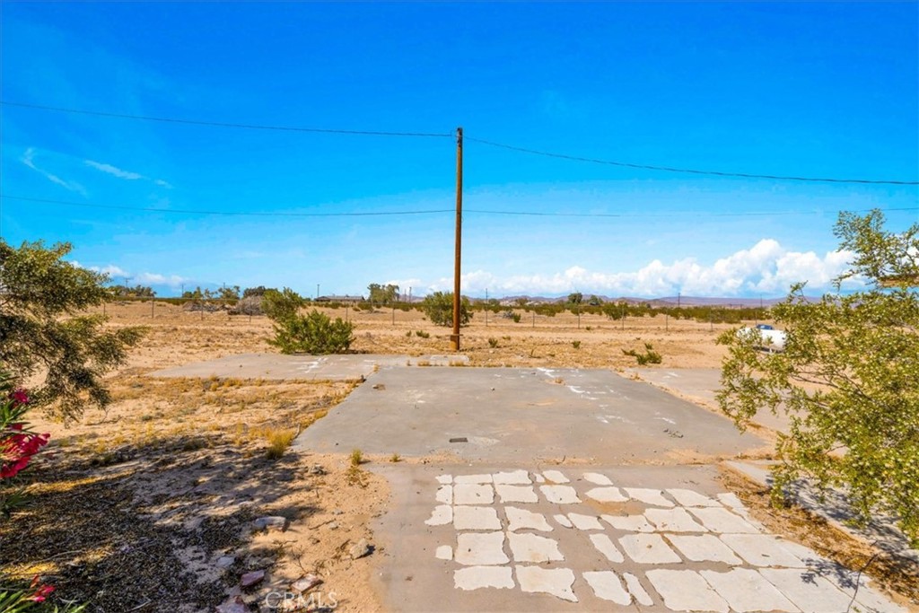 https://media.crmls.org/medias/e6031592-b439-432f-bbd3-00340021b64a.jpg?preset=X-Large