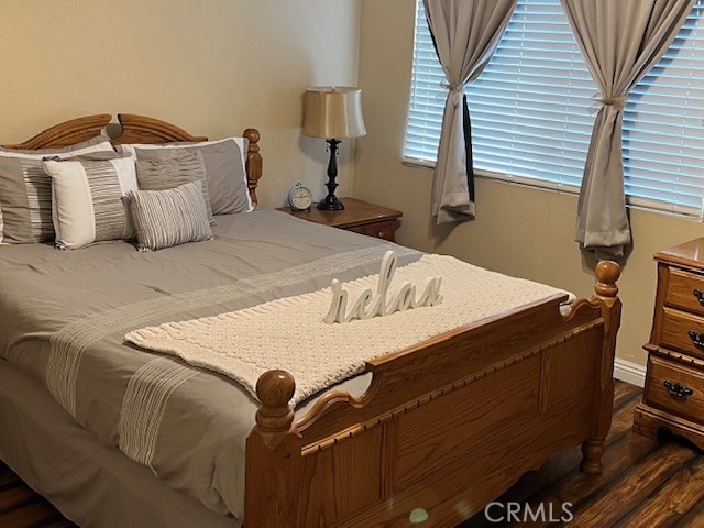 https://media.crmls.org/medias/e6033499-186e-47da-83ae-4ec4eb8c62cb.jpg?preset=X-Large