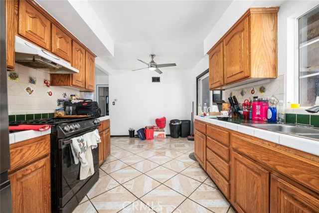 Detail Gallery Image 9 of 29 For 1133 Redwood St, Corona,  CA 92879 - 3 Beds | 2 Baths