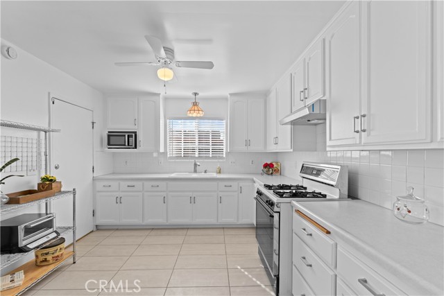 Detail Gallery Image 6 of 19 For 874 W 33rd Way, Long Beach,  CA 90806 - 3 Beds | 2 Baths