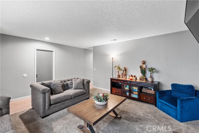 Detail Gallery Image 7 of 28 For 554 W Mariposa, Rialto,  CA 92376 - 4 Beds | 2 Baths