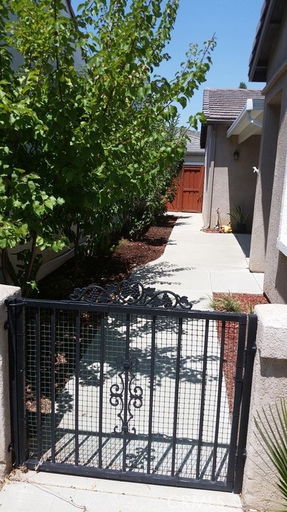 Detail Gallery Image 3 of 6 For 255 Firestone, Hemet,  CA 92545 - 2 Beds | 2 Baths