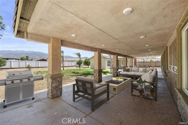 1037 Charles Street, Banning CA: https://media.crmls.org/medias/e604db2f-d843-419e-a5ea-32127c790c80.jpg