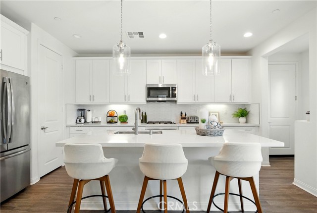 Detail Gallery Image 10 of 44 For 8785 Celebration St, Chino,  CA 91708 - 3 Beds | 2/1 Baths