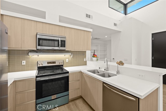 Detail Gallery Image 15 of 31 For 210 N Monterey St #503,  Alhambra,  CA 91801 - 2 Beds | 2 Baths