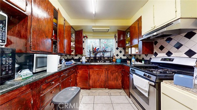 14061 Sayre Street photo 4