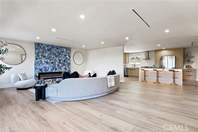 9425 Gierson Avenue, Chatsworth CA: https://media.crmls.org/medias/e60825ca-24f2-45f1-9796-9d51ede9eb53.jpg