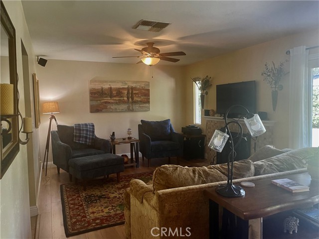 Detail Gallery Image 4 of 23 For 919 Chestnut Ave, Redlands,  CA 92373 - 3 Beds | 3 Baths