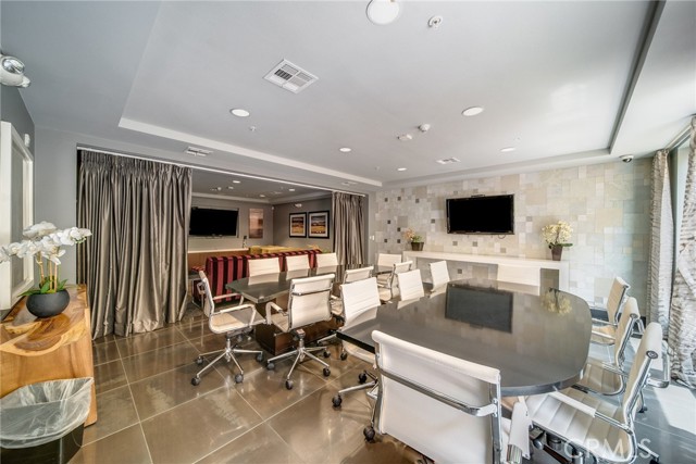 21301 Erwin Street, Woodland Hills CA: https://media.crmls.org/medias/e609ef8f-3a67-40a0-b389-55c6551111e2.jpg
