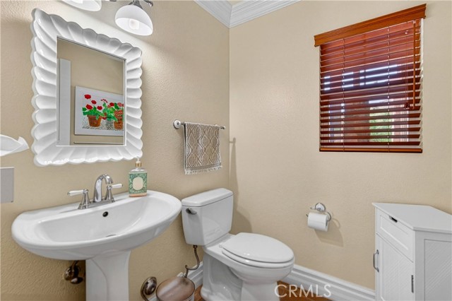 Detail Gallery Image 12 of 29 For 21803 Delany Ln, Canoga Park,  CA 91304 - 3 Beds | 3 Baths