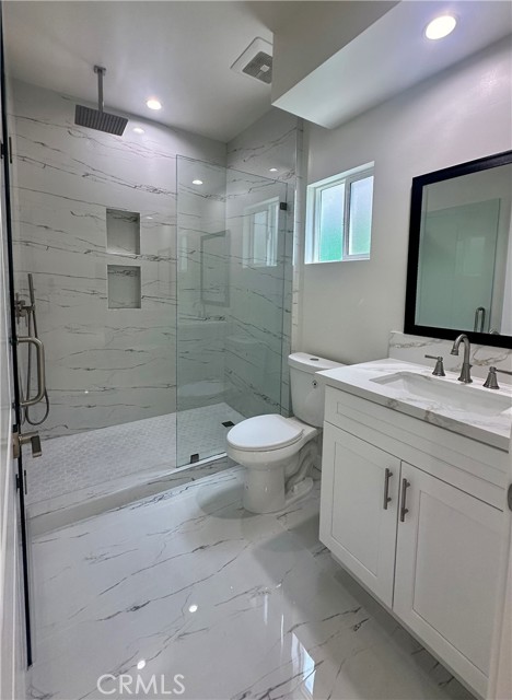 7726 Laurel Canyon Boulevard, North Hollywood CA: https://media.crmls.org/medias/e60aeefb-2965-4234-b9e7-1f154028045a.jpg