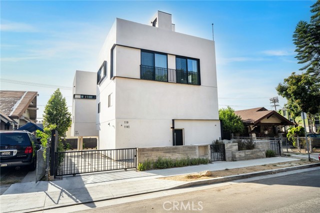 119 S Coronado Street, Los Angeles CA: https://media.crmls.org/medias/e60afbd5-5605-4972-b232-a8c26eb77d4c.jpg