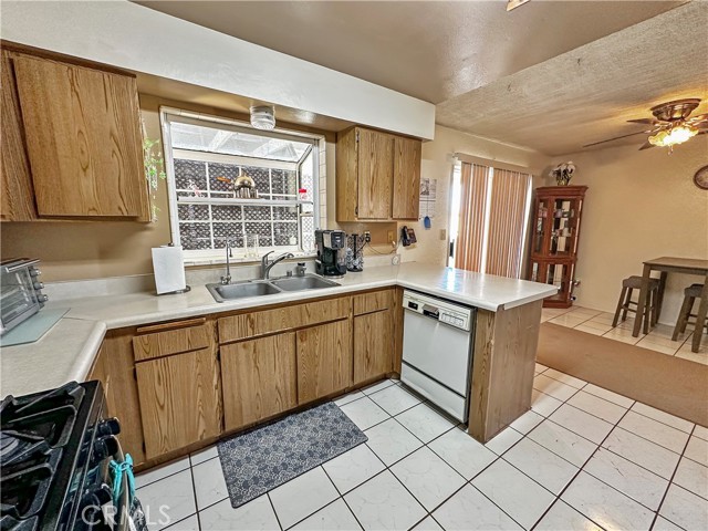 260 E Oasis Street, Blythe CA: https://media.crmls.org/medias/e60b743a-233c-4c32-a6fa-9fc6d720ba95.jpg