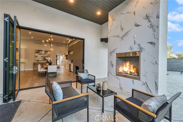 Detail Gallery Image 22 of 64 For 5144 Woodley Ave, Encino,  CA 91436 - 5 Beds | 5/1 Baths