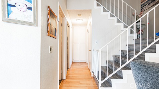 Detail Gallery Image 6 of 20 For 12450 Silverwood Ln, Victorville,  CA 92395 - 4 Beds | 2/1 Baths