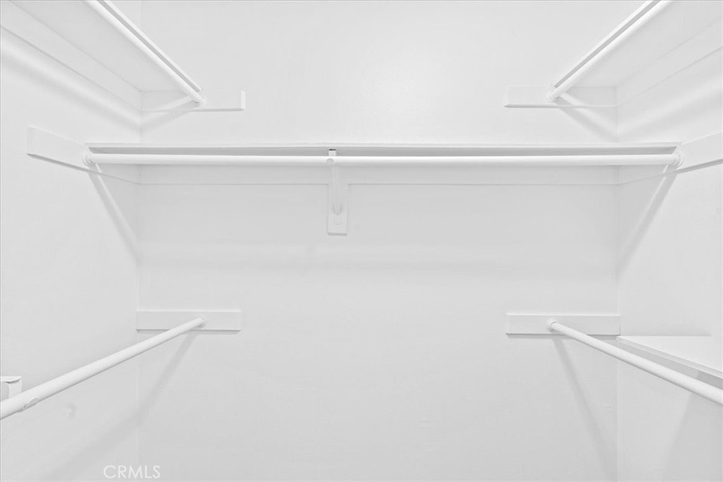 https://media.crmls.org/medias/e60c2f52-78ca-44d0-9023-a79d2db9180a.jpg?preset=X-Large