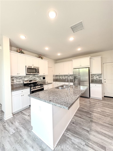 Detail Gallery Image 6 of 26 For 1906 Apple Tree Pl, Upland,  CA 91784 - 4 Beds | 3 Baths