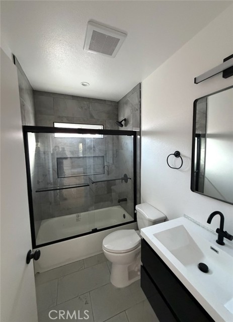 Detail Gallery Image 4 of 14 For 9326 Holmes Ave, Los Angeles,  CA 90002 - 4 Beds | 3 Baths