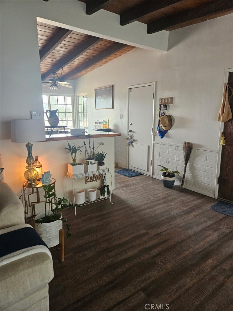 https://media.crmls.org/medias/e60cb0d7-eb67-40a7-8c7f-86dd77233045.jpg?preset=X-Large