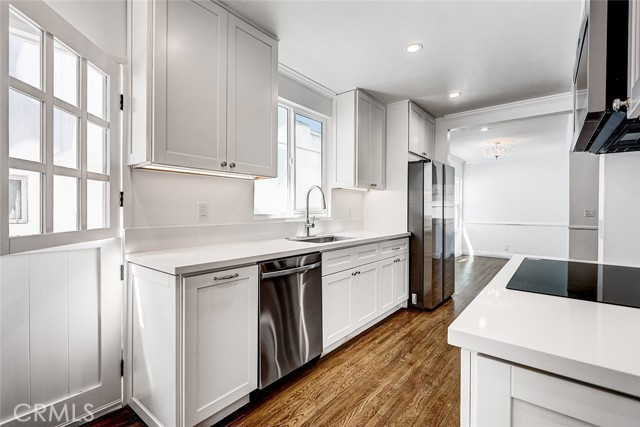 Detail Gallery Image 28 of 38 For 3010 Laurel Ave, Manhattan Beach,  CA 90266 - 4 Beds | 2 Baths