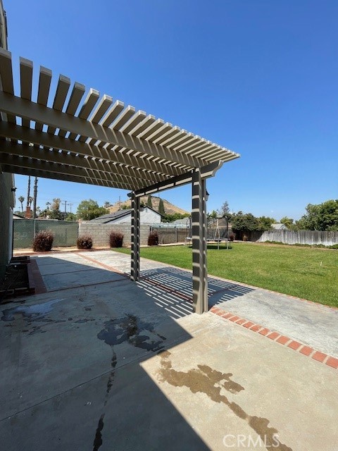 5674 Avenue Juan Bautista, Jurupa Valley CA: https://media.crmls.org/medias/e60dae7d-6462-4b2e-91ad-f28ed9315e00.jpg