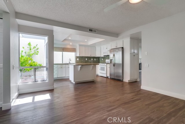 Detail Gallery Image 17 of 75 For 7030 Seawind Drive, Long Beach,  CA 90803 - 4 Beds | 3 Baths